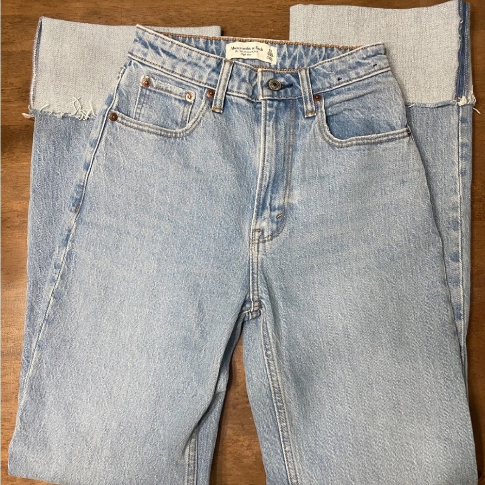 Abercrombie & Fitch Light Blue High-Rise Relaxed Jeans